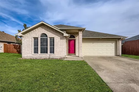 3326 Spring Meadow Ln, Grand Prairie, TX 75052