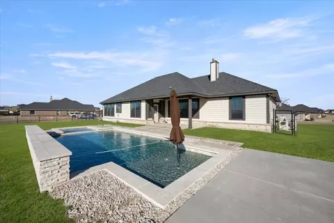 2020 Pebblegate Dr, Weatherford, TX 76085