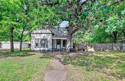 707 S Robinson St, Cleburne, TX 76031