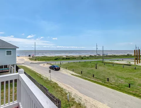 2774 Gulfview Ln, Port Bolivar, TX 77650
