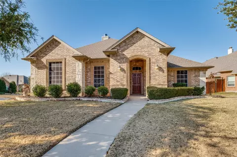 140 Big Willow Ct, Saginaw, TX 76179