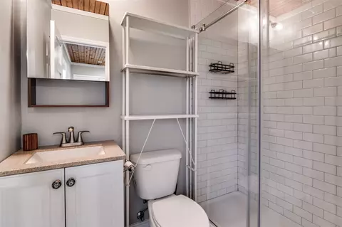Bath - 907 E Texas St, Grapevine, TX 76051 photo 6 of 6