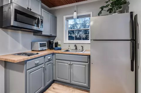 Kitchen - 907 E Texas St, Grapevine, TX 76051 photo 5 of 5
