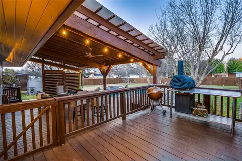 Exterior - 907 E Texas St, Grapevine, TX 76051 photo 2 of 7