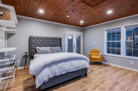 Bedroom - 907 E Texas St, Grapevine, TX 76051 photo 4 of 5
