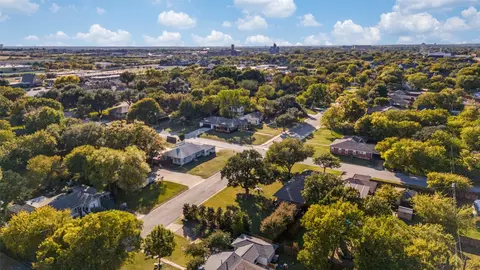 View/Area - 907 E Texas St, Grapevine, TX 76051 photo 2 of 2