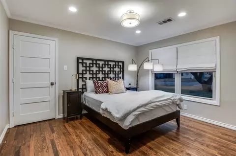Bedroom - 907 E Texas St, Grapevine, TX 76051 photo 3 of 5
