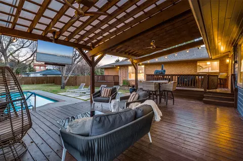 Exterior - 907 E Texas St, Grapevine, TX 76051 photo 3 of 7