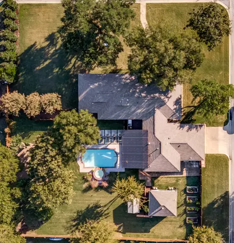 View/Area - 907 E Texas St, Grapevine, TX 76051 photo 1 of 2