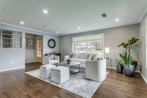 Living - 907 E Texas St, Grapevine, TX 76051 photo 2 of 3