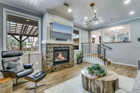 Living - 907 E Texas St, Grapevine, TX 76051 photo 3 of 3
