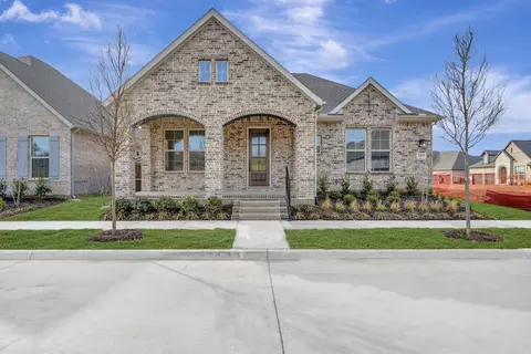 2076 Spotted Fawn Dr, Arlington, TX 76005