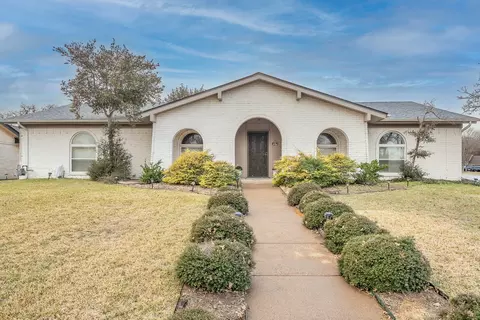 1633 Martha Dr, Bedford, TX 76022