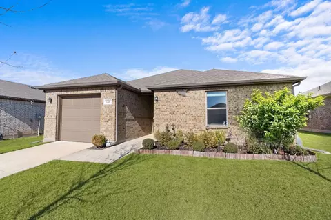 1406 Waverley Dr, Greenville, TX 75402