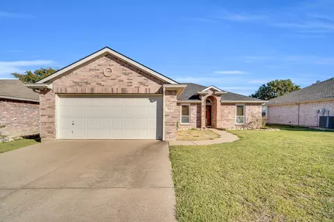 714 Green Acres Ln, Midlothian, TX 76065