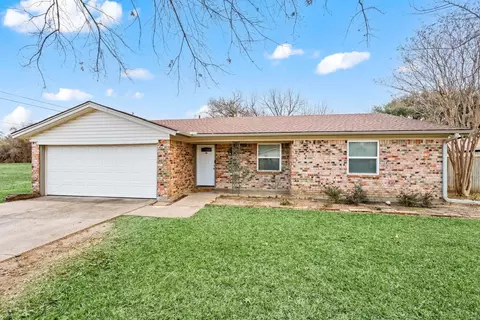 532 Holly Hill Dr, Hurst, TX 76053