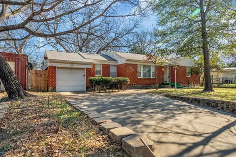 706 S Wildwood Dr, Irving, TX 75060