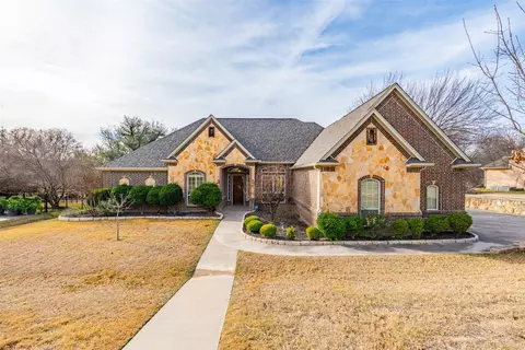 109 Creekwood Ct, Lakeside, TX 76108