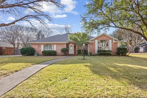 614 Wheatland Dr, Mcgregor, TX 76657