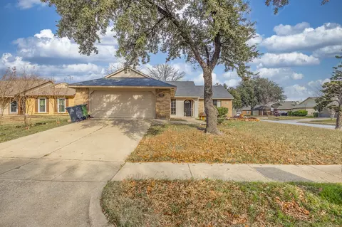 2423 Overbrook Dr, Arlington, TX 76014