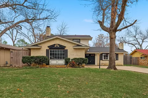 2804 Hollywood Dr, Arlington, TX 76013