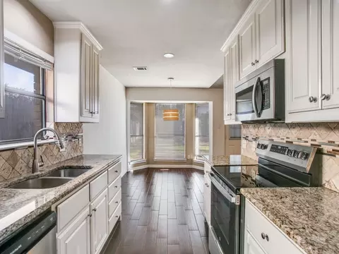 Kitchen - 209 Ginger Ln, Euless, TX 76039 photo 3 of 4