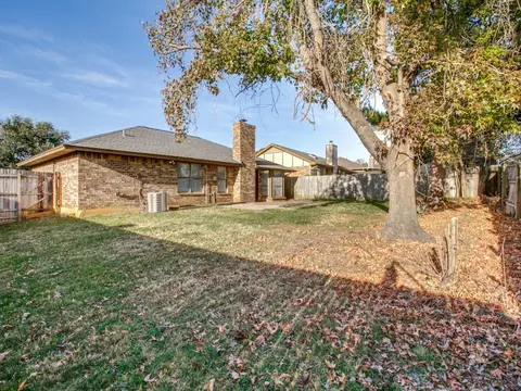 Exterior - 209 Ginger Ln, Euless, TX 76039 photo 3 of 6