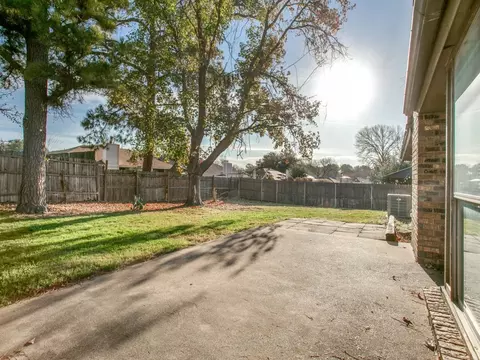 Exterior - 209 Ginger Ln, Euless, TX 76039 photo 5 of 6