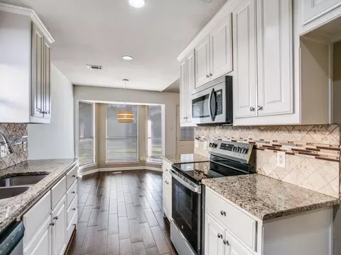 Kitchen - 209 Ginger Ln, Euless, TX 76039 photo 4 of 4