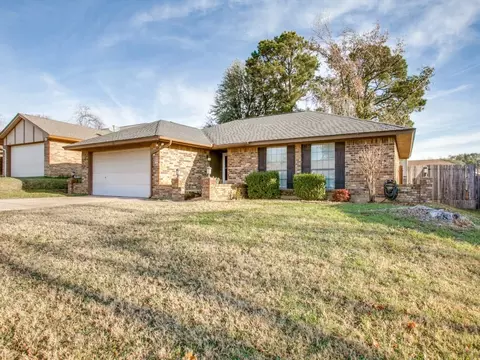 Exterior - 209 Ginger Ln, Euless, TX 76039 photo 2 of 6