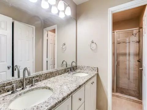 Bath - 209 Ginger Ln, Euless, TX 76039 photo 1 of 3