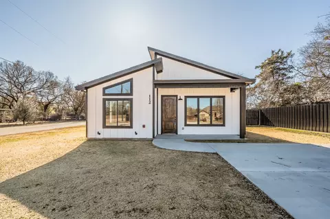 112 Stevens St, Bridgeport, TX 76426
