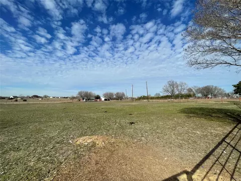 301 Blue Ribbon Rd, Waxahachie, TX 75165