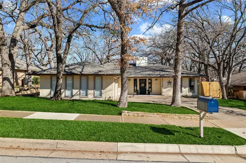 5101 Caliente Dr, Arlington, TX 76017