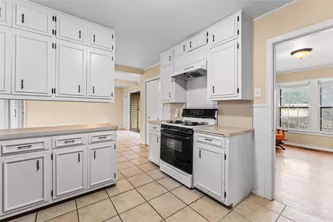 Kitchen - 3808 N 27 St, Waco, TX 76708 photo 4 of 6