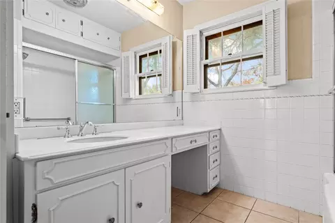 Bath - 3808 N 27 St, Waco, TX 76708 photo 1 of 2