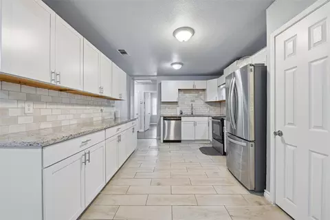 1818 Reever St, Arlington, TX 76010