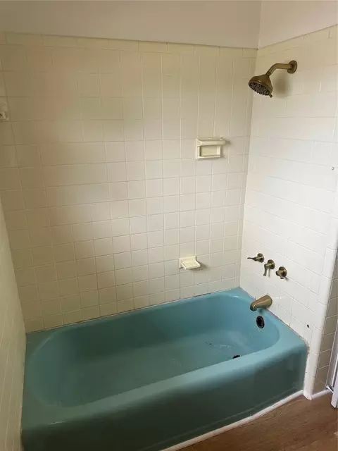Bath - 1121 E Coke, Hamilton, TX 76531 photo 1 of 2