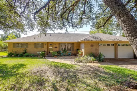 4704 Westlake Dr, Fort Worth, TX 76132