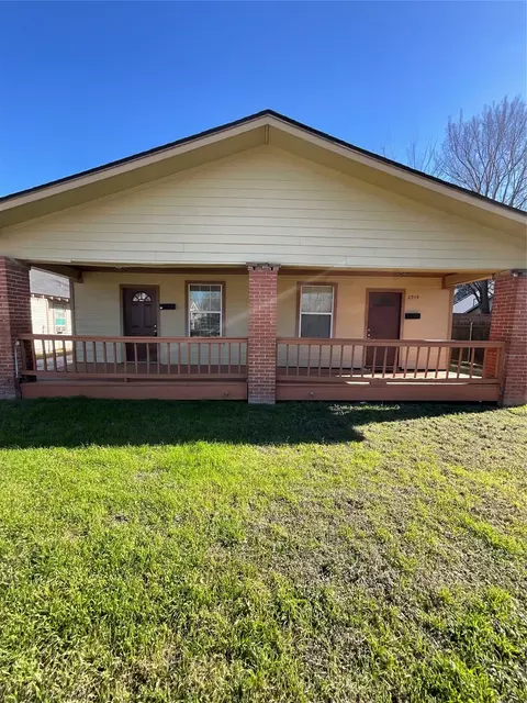 2937 S Adams St, Fort Worth, TX 76110