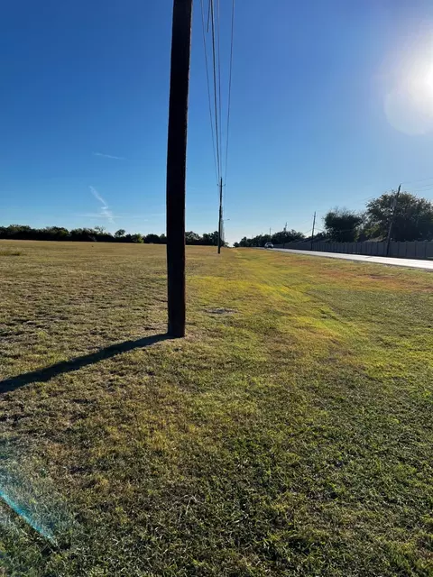 501 W Wintergreen Rd W, Desoto, TX 75115
