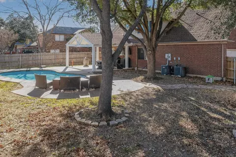 Exterior - 2425 Brook Crest Dr, Mesquite, TX 75150 photo 8 of 11