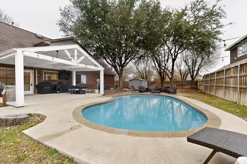 Exterior - 2425 Brook Crest Dr, Mesquite, TX 75150 photo 6 of 11