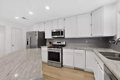 Kitchen - 2425 Brook Crest Dr, Mesquite, TX 75150 photo 3 of 4