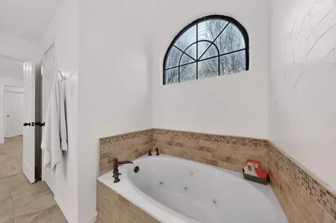 Bath - 2425 Brook Crest Dr, Mesquite, TX 75150 photo 2 of 4