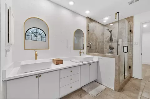 Bath - 2425 Brook Crest Dr, Mesquite, TX 75150 photo 1 of 4
