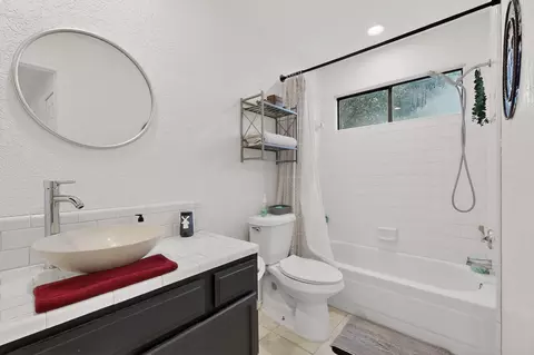 Bath - 2425 Brook Crest Dr, Mesquite, TX 75150 photo 4 of 4