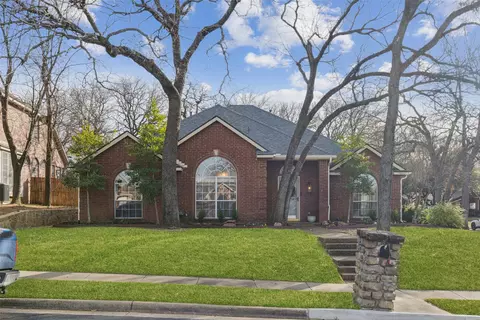 7600 Chestnut Dr, North Richland Hills, TX 76182