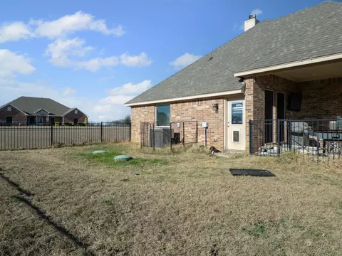 Exterior - 184 Angus Ct, Itasca, TX 76055 photo 4 of 7