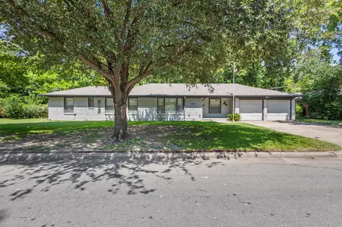 2711 Santa Cruz Dr, Dallas, TX 75227